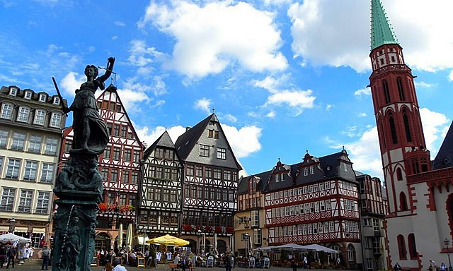 �ɶ�ֱ�w���m�˸����W�����֮�óɶ����������������ʿ4��12���Σ�CAֱ�w��